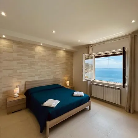 Baia Degli Albatros Apartment *