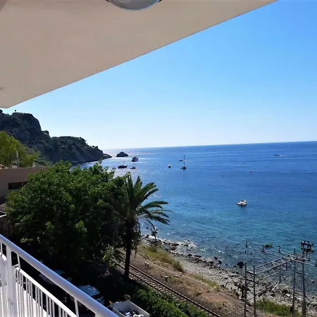 Baia Degli Albatros Apartment *